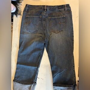 Women's Cropped Jeans in Dark Blue Wash